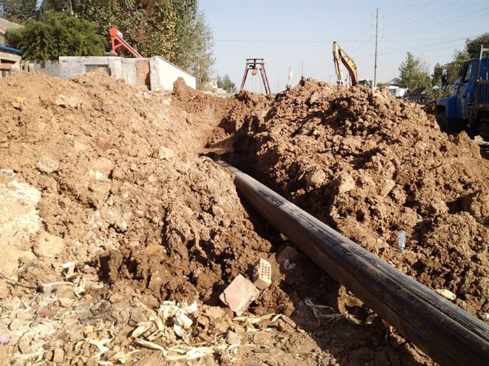 自来水过河拉管