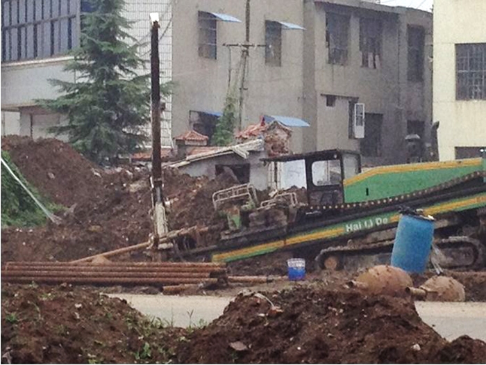 自来水过河拉管