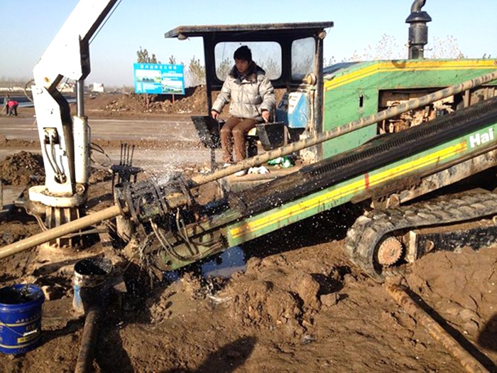 自来水过河拉管